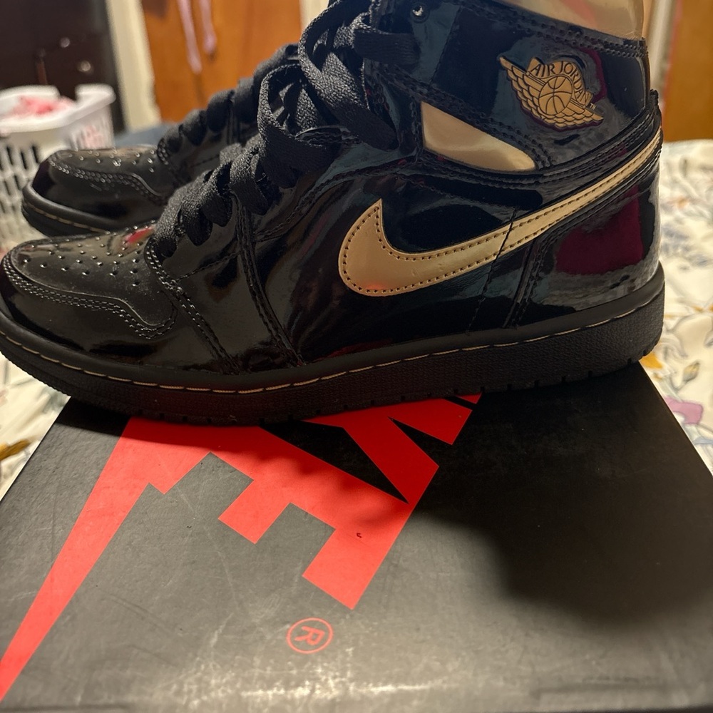 Air Jordan 1 Retro High OG “Black Metallic Gold” – Size 6.5 - Picture 2 of 5